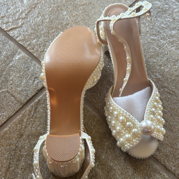 New pearl Wedding block hills 2 inches. Bought in Europe this European size 39 - Picture 4 of 6